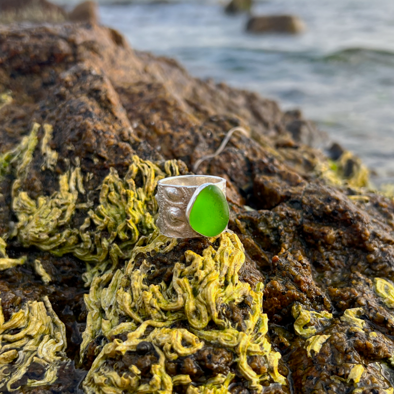 Cast silver sea urchin ring band with green sea glass by Mornington Sea Glass. Size 9 or R1/2.