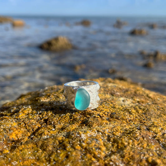 Cast silver sea urchin ring band with ocean teal sea glass by Mornington Sea Glass. Size 8 3/4 or R