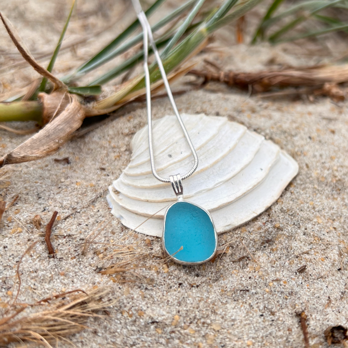 Ocean Teal sea glass handset in Argentium silver by Mornington Sea Glass. Hangs on a 40 or 45cm steering silver snake chain
